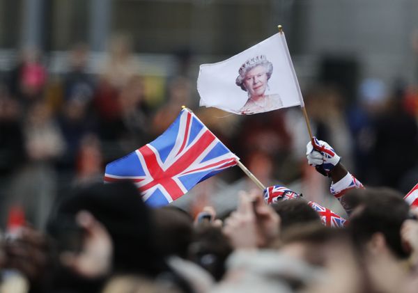 COVID-19 Made British Queen’s Reign ‘Effectively Over’, ‘Put Charles on Throne’, Biographer Claims COVID-19 Made British Queen’s Reign ‘Effectively Over’, ‘Put Charles on Throne’, Biographer Claims - Sputnik International