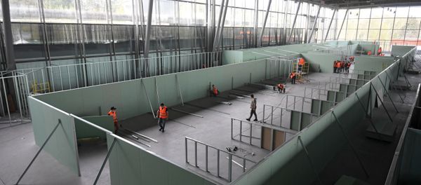 A view shows a construction site of a temporary hospital for patients with coronavirus at Congress and Exhibition Center Sokolniki, in Moscow, Russia - Sputnik International