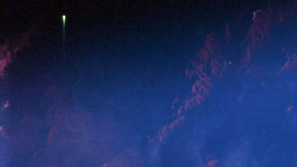 'UFO' Seen in NASA photo - Sputnik International