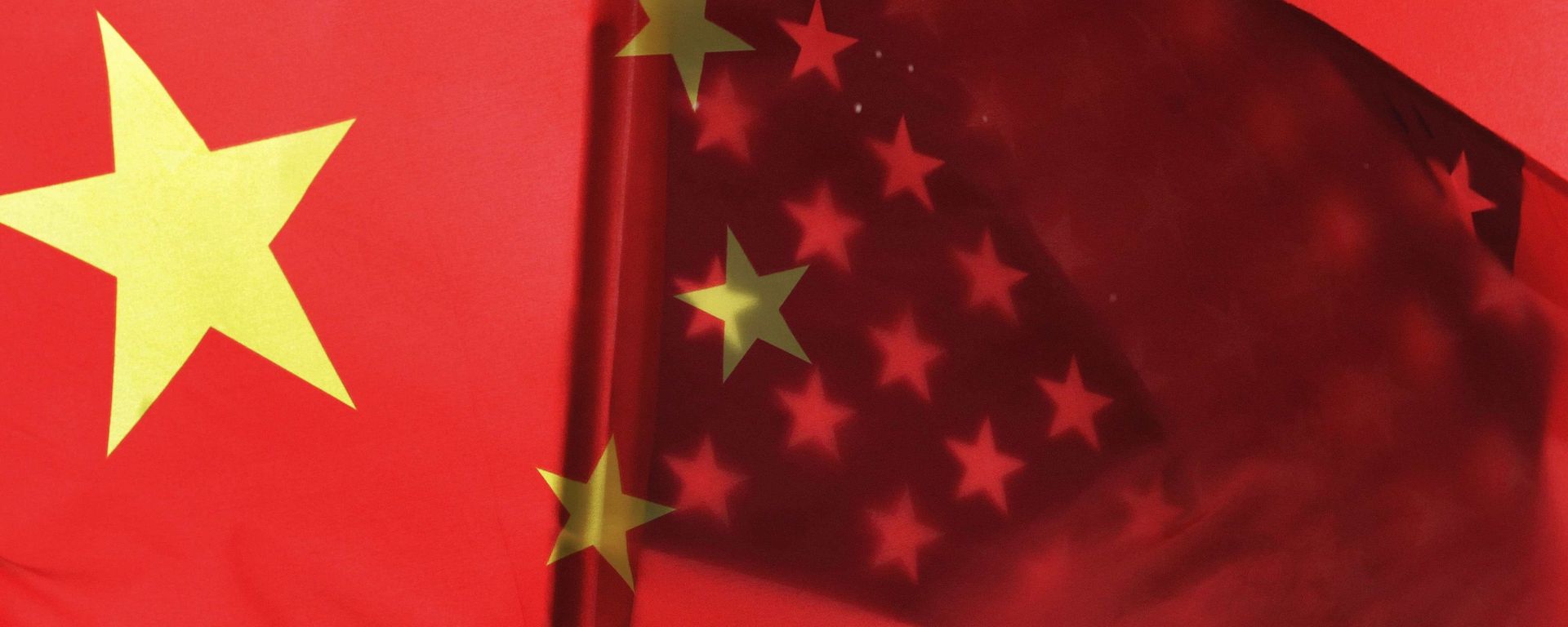 Chinese and U.S. flags Chinese and U.S. flags - Sputnik International, 1920, 14.10.2025