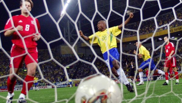 The ball goes into the net as Brazil's forward Edilson (20) and forward Ronaldo (2nd-L) celebrate during the Brazil-Turkey semi-final match of the FIFA 2002 World Cup Korea Japan 26 June, 2002, in Saitama, Japan The ball goes into the net as Brazil's forward Edilson (20) and forward Ronaldo (2nd-L) celebrate during the Brazil-Turkey semi-final match of the FIFA 2002 World Cup Korea Japan 26 June, 2002, in Saitama, Japan - Sputnik International
