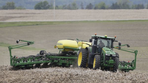 Farmer in a field in Springfield, Nebraska - Sputnik International
