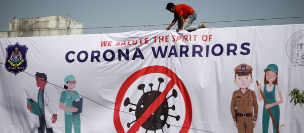 A worker installs a hoarding thanking frontline workers during a nationwide lockdown to slow the spreading of the coronavirus disease (COVID-19), in Ahmedabad, India,  - Sputnik International