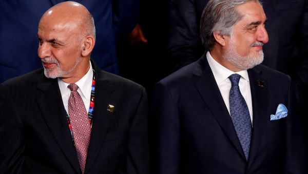 Afghanistan's President Ashraf Ghani (L) and Afghanistan's Chief Executive Abdullah Abdullah (R) participate in a family photo at the NATO Summit in Warsaw, Poland July 8, 2016 - Sputnik International