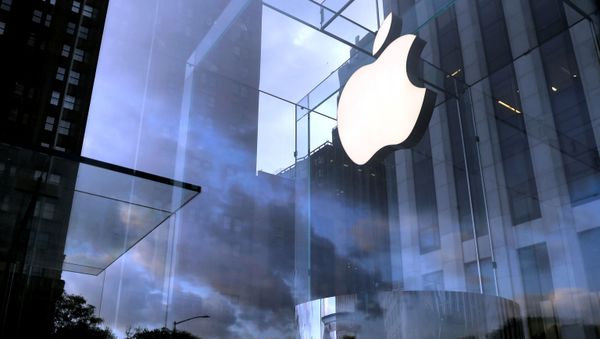 The Apple Inc. logo is seen hanging at the entrance to the Apple store on 5th Avenue in Manhattan, New York, U.S., October 16, 2019.  - Sputnik International
