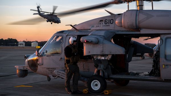 A U.S. Navy MH-60S Seahawk aircrew member, assigned to the Helicopter Sea Combat Squadron 14, prepares for a close air support training scenario during Southern Strike 2020 at the Gulfport Combat Readiness Training Center, Miss., Feb. 2, 2020 A U.S. Navy MH-60S Seahawk aircrew member, assigned to the Helicopter Sea Combat Squadron 14, prepares for a close air support training scenario during Southern Strike 2020 at the Gulfport Combat Readiness Training Center, Miss., Feb. 2, 2020 - Sputnik International