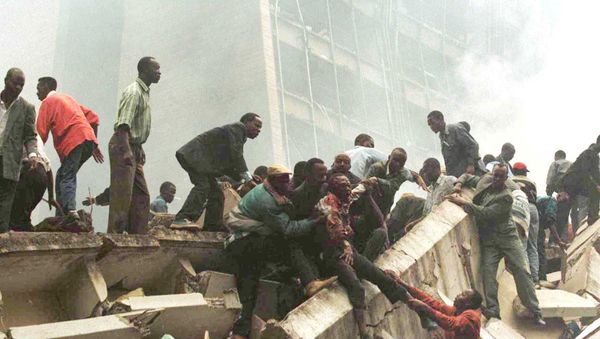 An injured man is removed from the wreckage after an explosion near the US Embassy in Nairobi, Kenya on August 7, 1998.  - Sputnik International