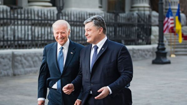 Vice President of the United States Joe Biden, left, and Ukrainian President Petro Poroshenko during their meeting in Kiev Vice President of the United States Joe Biden, left, and Ukrainian President Petro Poroshenko during their meeting in Kiev - Sputnik International