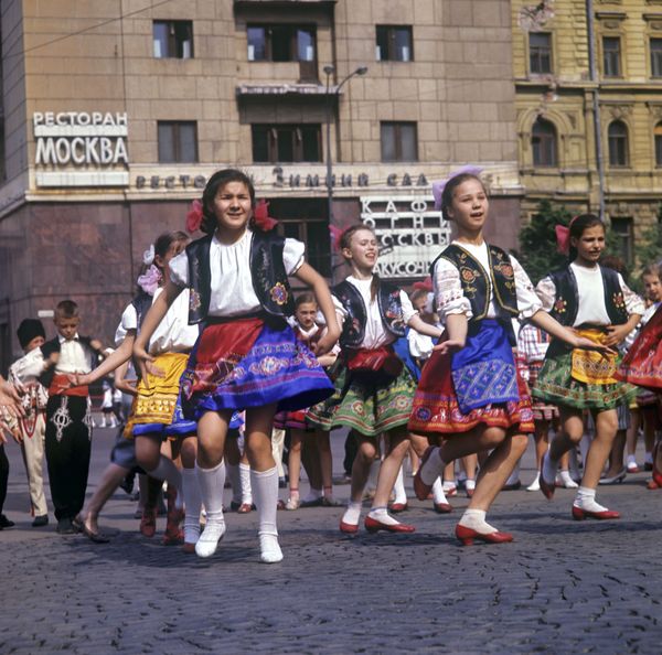 They Were Example to All: Life of Soviet Pioneers in Colour They Were Example to All: Life of Soviet Pioneers in Colour - Sputnik International