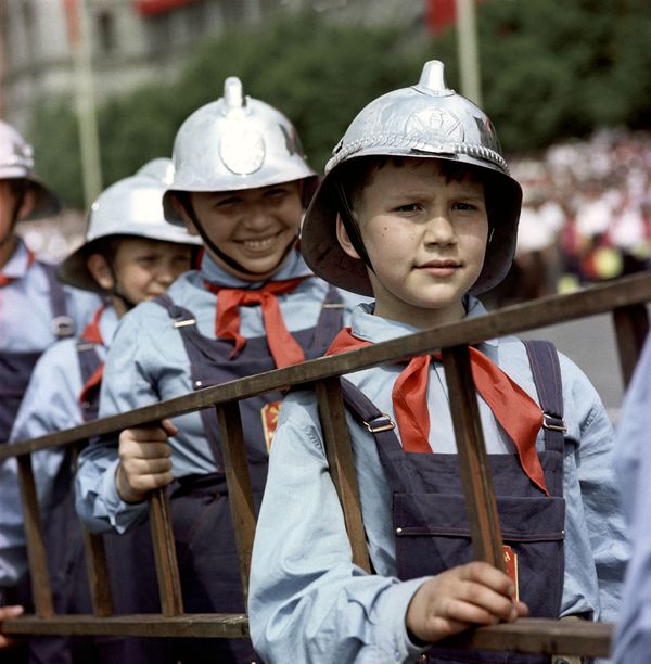 They Were Example to All: Life of Soviet Pioneers in Colour They Were Example to All: Life of Soviet Pioneers in Colour - Sputnik International
