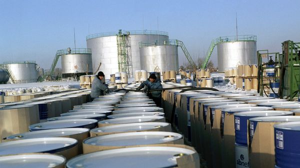 Russian Omsk Oil Refinery - Sputnik International