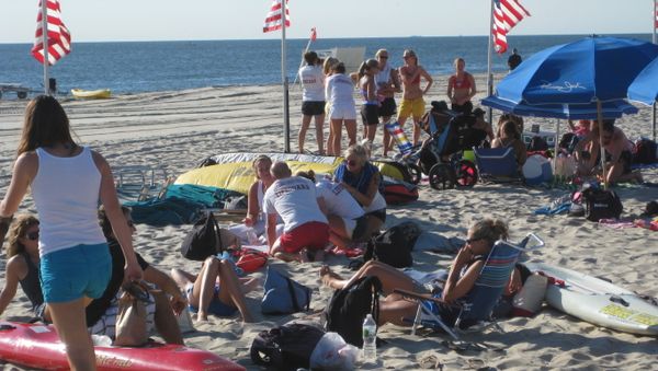 Enjoying the Beach - Sputnik International