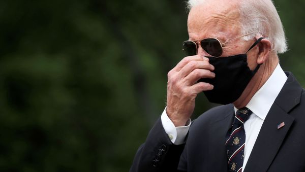 Democratic U.S. presidential candidate and former Vice President Joe Biden is seen at War Memorial Plaza during Memorial Day, amid the outbreak of the coronavirus disease (COVID-19), in New Castle, Delaware, U.S. May 25, 2020. - Sputnik International