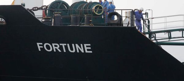 Crew of the Iranian tanker ship Fortune are seen at the deck during the arrival at El Palito refinery in Puerto Cabello, Venezuela May 25, 2020.  - Sputnik International