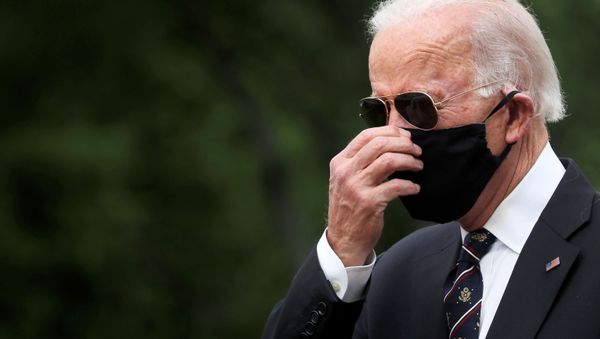 Democratic U.S. presidential candidate and former Vice President Joe Biden is seen at War Memorial Plaza during Memorial Day, amid the outbreak of the coronavirus disease (COVID-19), in New Castle, Delaware, U.S. May 25, 2020 - Sputnik International