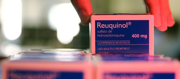 A health worker holds a box of hydroxychloroquine at the pharmacy of the Nossa Senhora da Conceicao hospital, amid the coronavirus disease (COVID-19) outbreak in Porto Alegre, Brazil, May 26, 2020 - Sputnik International