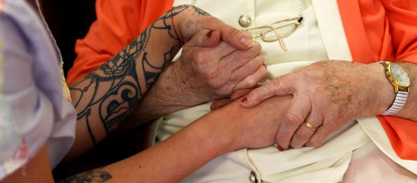 100 year old grandmother with her carer and granddaughter in a UK care home 100 year old grandmother with her carer and granddaughter in a UK care home - Sputnik International