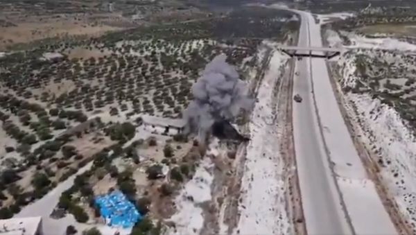 The moment of an explosion that occurred in a house or warehouse near the M4 road, west of Idlib, during the presence of vehicles and Turkish soldiers, what resulted in injuries among the elements - Sputnik International
