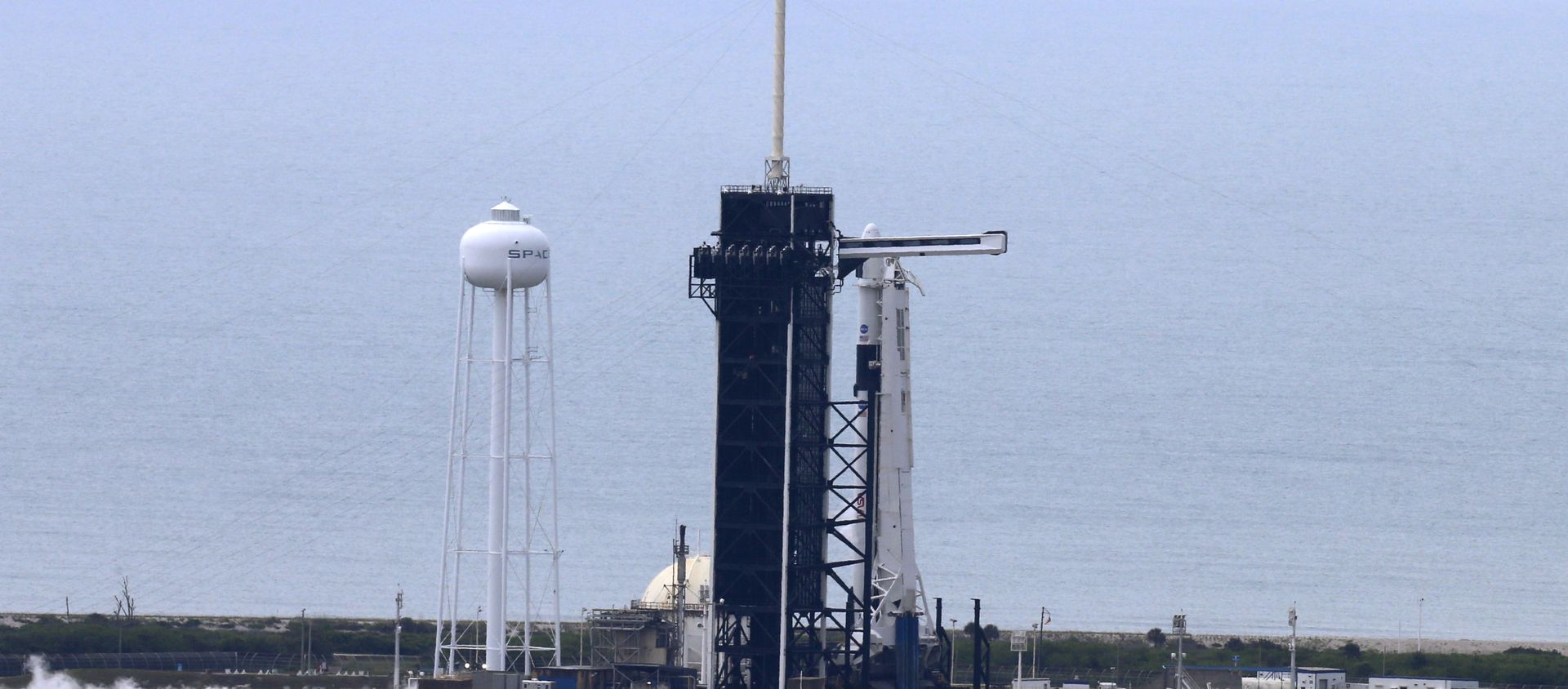 A SpaceX Falcon 9 rocket and Crew Dragon spacecraft carrying NASA astronauts Douglas Hurley and Robert Behnken is seen before scheduled launch of NASA's SpaceX Demo-2 mission to the International Space Station from NASA's Kennedy Space Center in Cape Canaveral, Florida, U.S. May 27, 2020. REUTERS/Joe Skipper A SpaceX Falcon 9 rocket and Crew Dragon spacecraft carrying NASA astronauts Douglas Hurley and Robert Behnken is seen before scheduled launch of NASA's SpaceX Demo-2 mission to the International Space Station from NASA's Kennedy Space Center in Cape Canaveral, Florida, U.S. May 27, 2020. REUTERS/Joe Skipper - Sputnik International, 1920, 19.12.2020