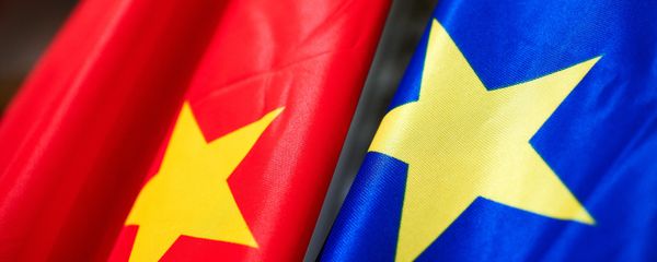 EU China flags - Sputnik International