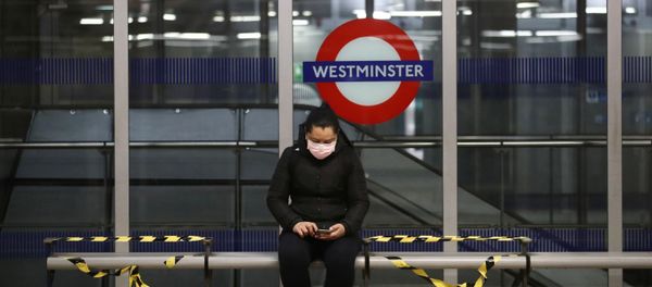A woman wearing a protective face mask is seen at Westminster tube station, following the outbreak of the coronavirus disease (COVID-19), London, Britain, May 11, 2020. - Sputnik International