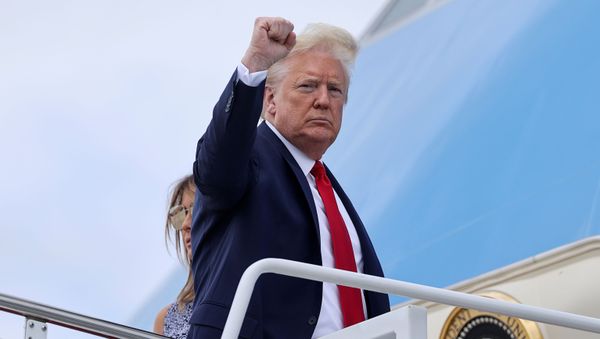 US President Donald Trump boards Air Force One with first lady Melania Trump as they depart Washington for travel to the Kennedy Space Center in Florida at Joint Base Andrews, Maryland, U.S., May 27, 2020 - Sputnik International