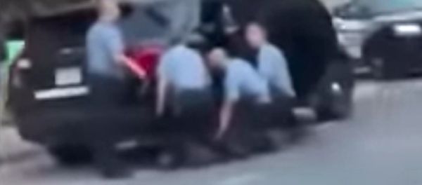 New cellphone footage captures a total of three officers kneeling on the body of George Floyd as he yelled out for cops to loosen their hold on him. New cellphone footage captures a total of three officers kneeling on the body of George Floyd as he yelled out for cops to loosen their hold on him. - Sputnik International