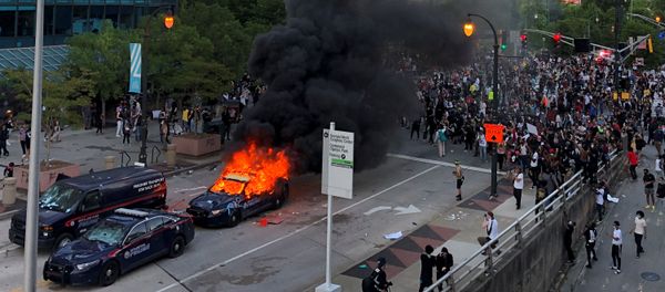 An Atlanta Police car burns as people protest against the death in Minneapolis police custody of African-American man George Floyd, near CNN Center in Atlanta, Georgia, U.S. May 29, 2020. - Sputnik International