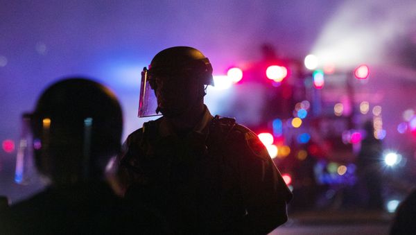 Minneapolis Police Department officers watch protesters during continued demonstrations against the death in Minneapolis police custody of African-American man George Floyd, in Minneapolis, Minnesota, 30 May 2020 - Sputnik International
