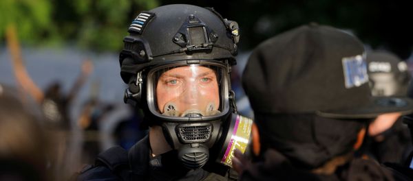 A policeman faces a protester during nationwide unrest following the death in Minneapolis police custody of George Floyd, in Raleigh, North Carolina, U.S. May 30, 2020 - Sputnik International