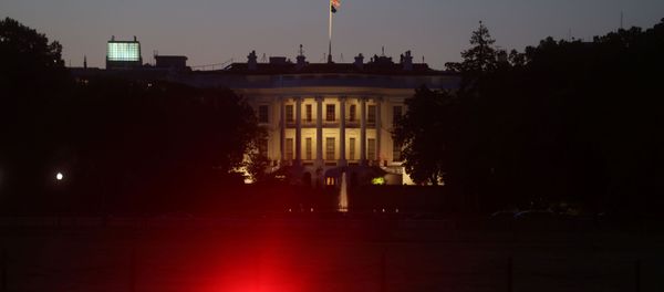 U.S. Secret Service members man a checkpoint near the White House as protesters rally against the death in Minneapolis police custody of George Floyd, in Washington, D.C., U.S. May 31, 2020. - Sputnik International