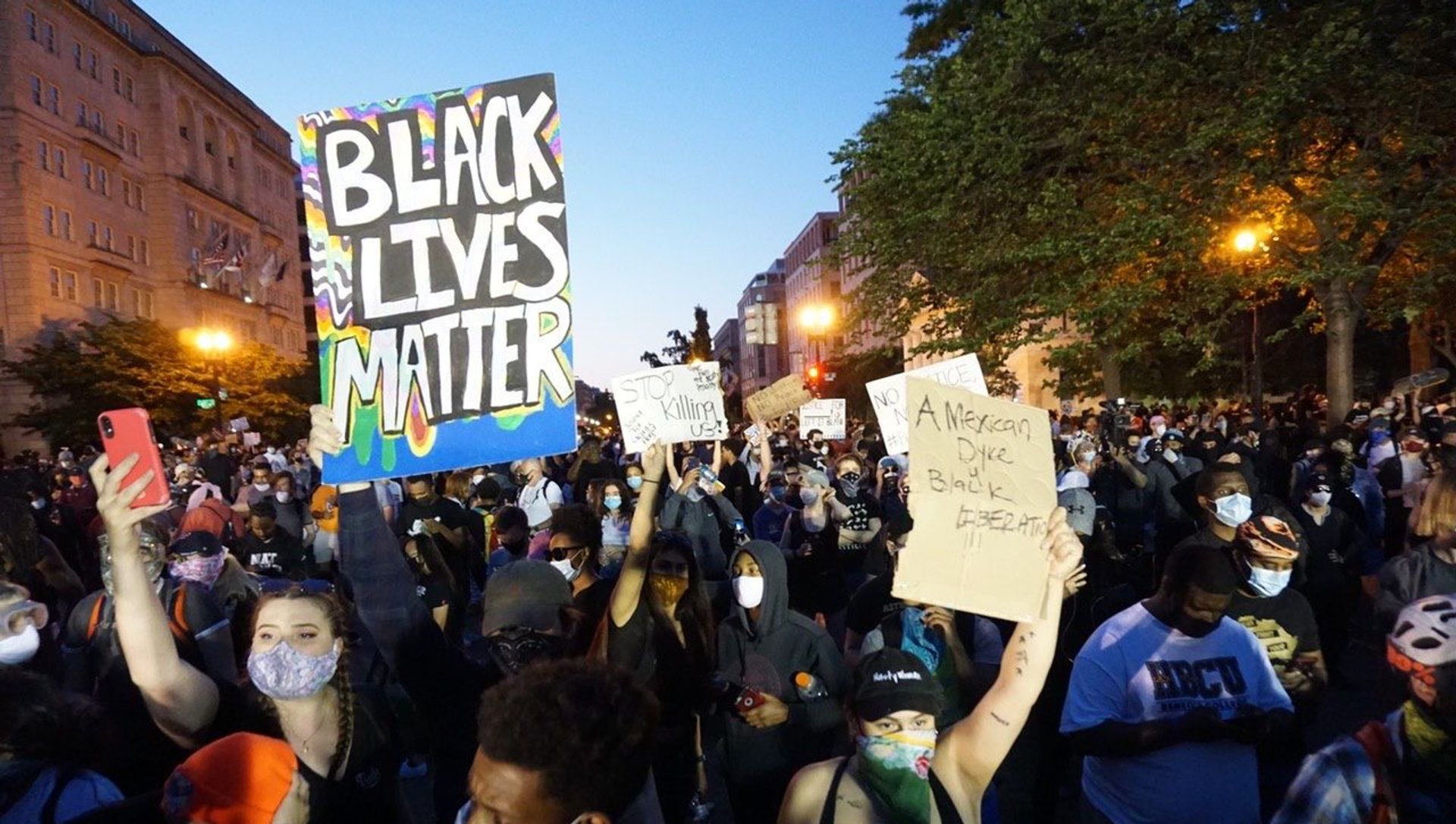 'Black Lives Matter': Washington, DC in Flames as George Floyd Riots Rage on 'Black Lives Matter': Washington, DC in Flames as George Floyd Riots Rage on - Sputnik International, 1920, 17.04.2021