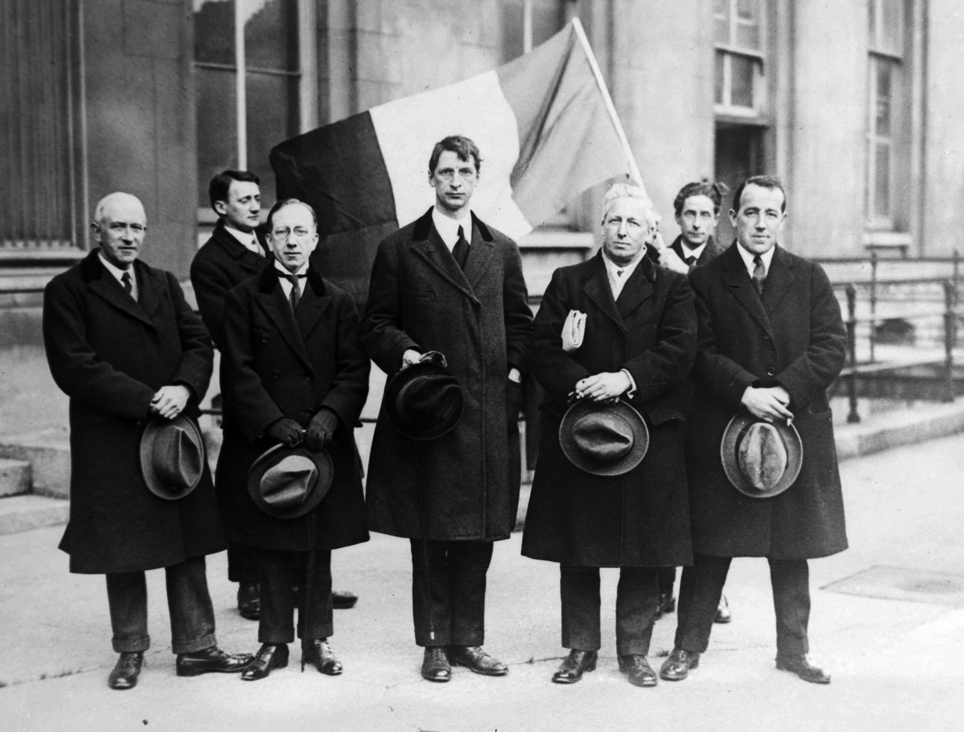 Eamon de Valera (centre) with anti-Treaty allies in Ireland Eamon de Valera (centre) with anti-Treaty allies in Ireland - Sputnik International, 1920, 08.09.2021