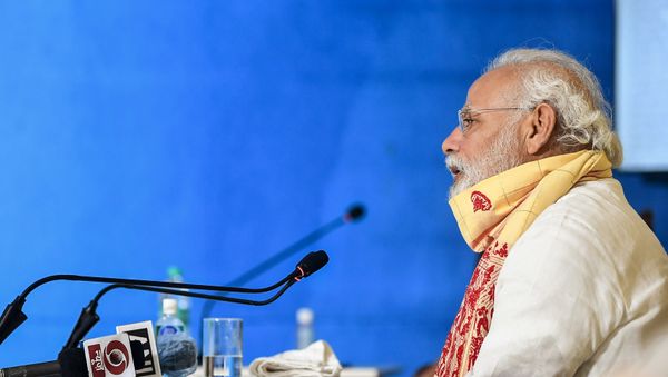 In this handout photograph taken on May 22, 2020 and released by the Indian Press Information Bureau (PIB), India's Prime Minister Narendra Modi speaks during a review meeting with officials after his aerial survey of affected areas in the state from cyclone Amphan, in Basirhat, West Bengal. - Sputnik International