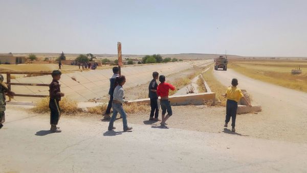 Syrian children stoned an American patrol soldiers - Sputnik International