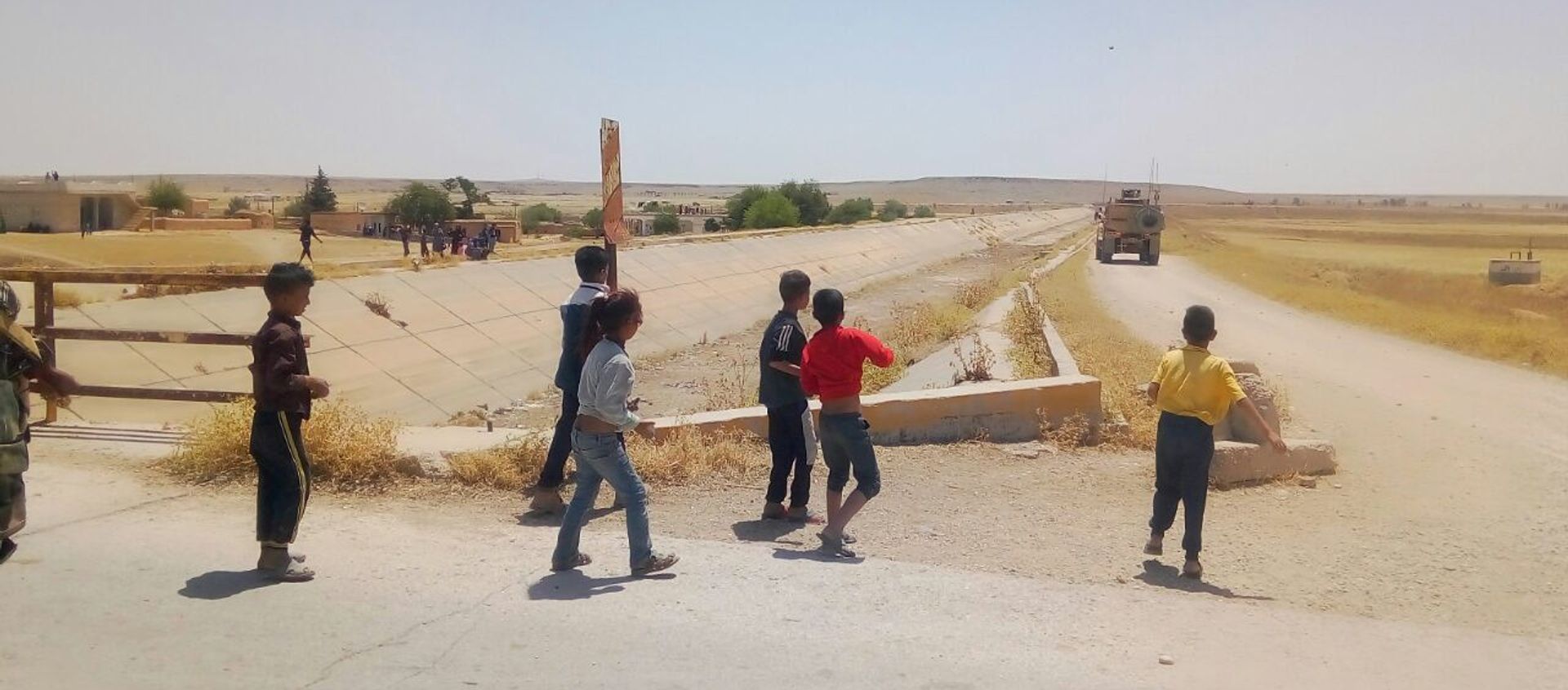 Syrian children stoned an American patrol soldiers - Sputnik International, 1920, 02.06.2020