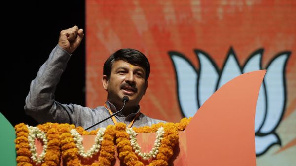 Bharatiya Janata Party's, (BJP) Delhi unit chief Manoj Tiwari speaks during a ceremony to felicitate party president Amit Shah and the newly elected Delhi municipal officials from the party in New Delhi, India, Tuesday, May 2, 2017 - Sputnik International
