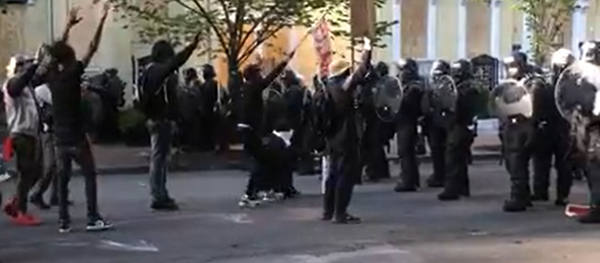 Protesters Face Police at a Rally in Washington, DC After the Death of George Floyd as a Wave of Mass Riots Hits American Cities - Sputnik International