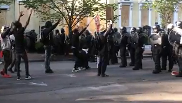 Protesters Face Police at a Rally in Washington, DC After the Death of George Floyd as a Wave of Mass Riots Hits American Cities - Sputnik International