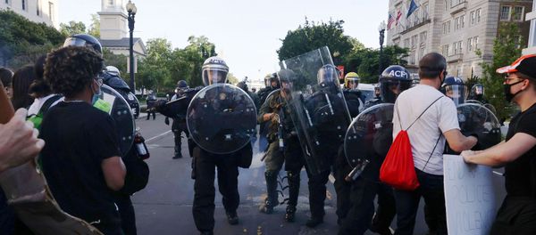 Police move in to eject protesters from the vicinity of St. John’s Church before U.S. President Donald Trump paid a visit, during demonstrations against the death in Minneapolis police custody of George Floyd, near the White House in Washington, U.S. June 1, 2020 Police move in to eject protesters from the vicinity of St. John’s Church before U.S. President Donald Trump paid a visit, during demonstrations against the death in Minneapolis police custody of George Floyd, near the White House in Washington, U.S. June 1, 2020 - Sputnik International