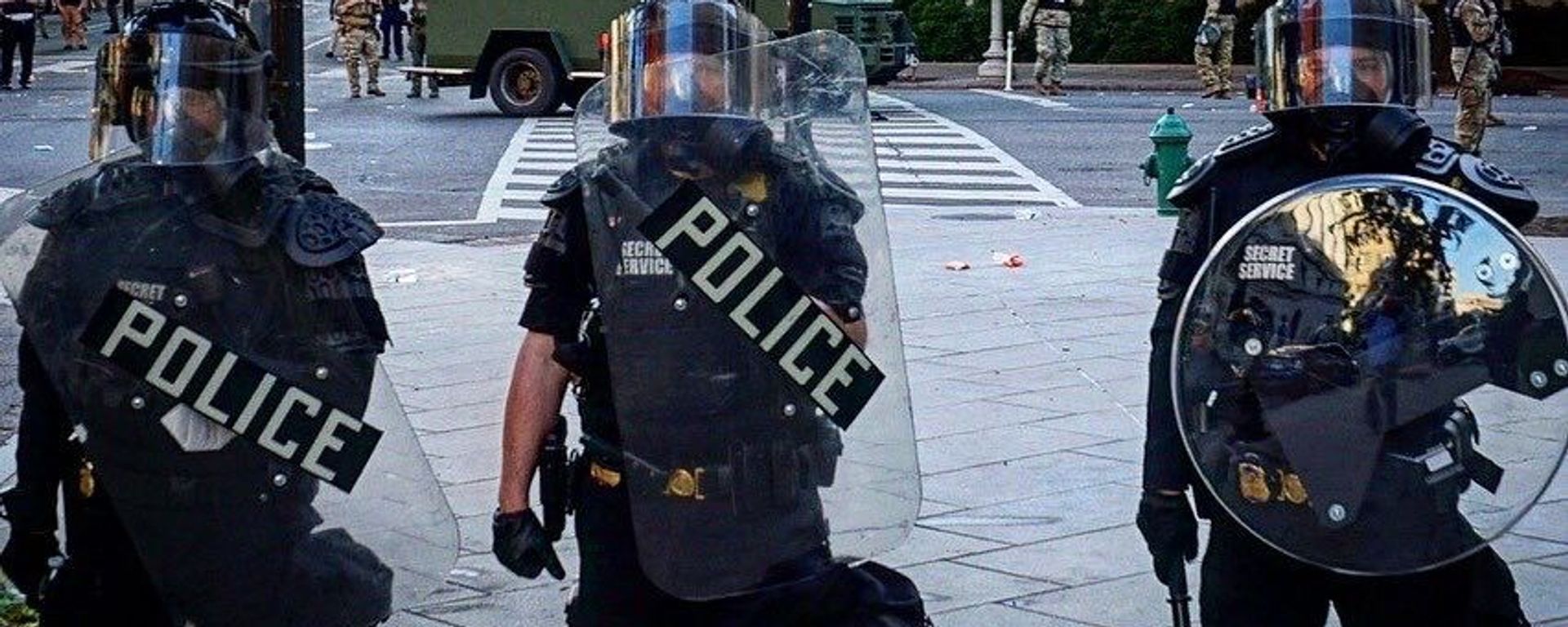 US Riot Police in Washington During Floyd Protests - Sputnik International, 1920, 12.06.2024