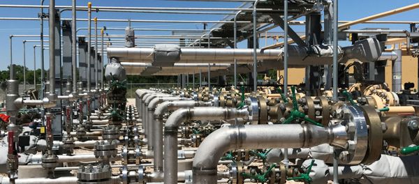 Equipment used to process carbon dioxide, crude oil and water is seen at an Occidental Petroleum Corp enhanced oil recovery project in Hobbs, New Mexico, U.S. on May 3, 2017 Equipment used to process carbon dioxide, crude oil and water is seen at an Occidental Petroleum Corp enhanced oil recovery project in Hobbs, New Mexico, U.S. on May 3, 2017 - Sputnik International