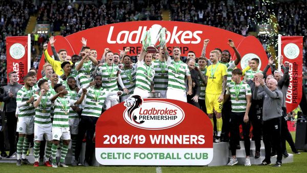 Celtic players celebrate with the trophy after winning the Scottish Premiership League soccer match at Celtic Park, Glasgow, Scotland, Sunday May 19, 2019 - Sputnik International