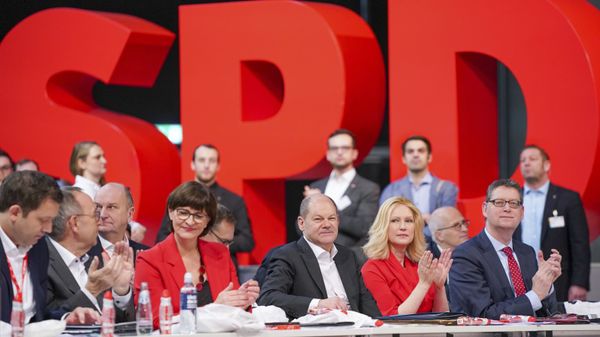 Party secretary Lars Klingbeil, Norbert Walter-Borjans, Saskia Esken, Federal Finance Minister Olaf Scholz, Manuela Schwesig and Thorsten Schaefer-Guembel, from left, during the  German Social Democrats, SPD, federal party conference in Berlin, Germany, Friday, Dec. 6, 2019. - Sputnik International