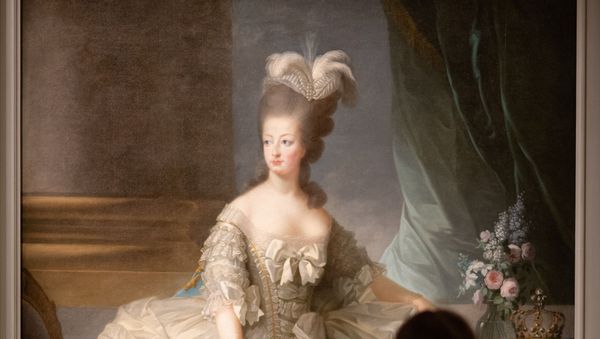 A visitor looks at a painting representing French queen Marie-Antoinette entitled Marie-Antoinette en grand habit (Marie-Antoinette in court dress, 1779-1788) by Elisabeth Vigee Le Brun displayed at Marie-Antoinette, Metamorphoses of an image exhibition at the Conciergerie Paris museum, on October 15, 2019 - Sputnik International