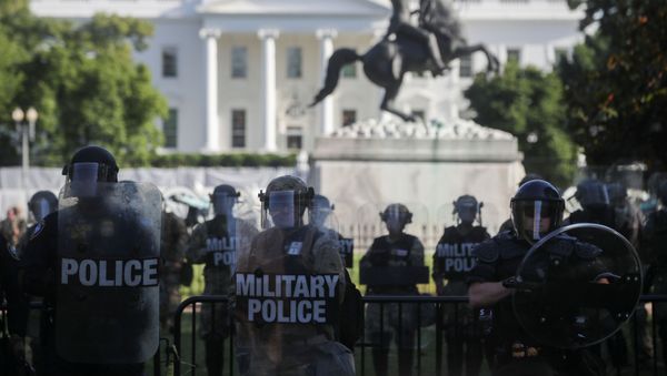 DC National Guard military police officers look on as demonstrators rally near the White House against the death in Minneapolis police custody of George Floyd, in Washington, D.C., U.S., June 1, 2020 DC National Guard military police officers look on as demonstrators rally near the White House against the death in Minneapolis police custody of George Floyd, in Washington, D.C., U.S., June 1, 2020 - Sputnik International