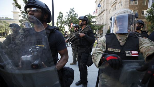 Officers from the Bureau of Prisons and soldiers from DC National Guard watch as demonstrators gather to protest the death of George Floyd, Wednesday, June 3, 2020, near the White House in Washington. Floyd died after being restrained by Minneapolis police officers. (AP Photo/Alex Brandon) - Sputnik International