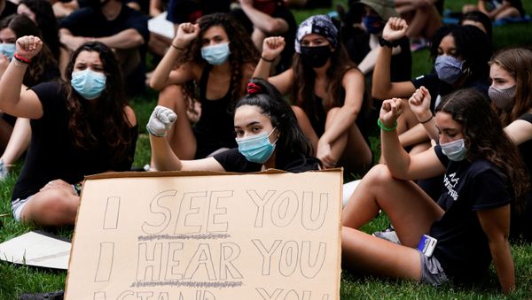Demonstrators hold a Black Lives Matter sit-in to protest the death in Minneapolis police custody of George Floyd, outside the National Cathedral in Washington, D.C.,U.S., June 5, 2020 - Sputnik International