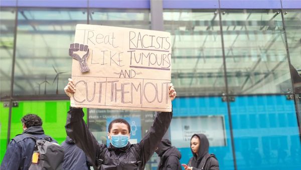 Protester in London on 6 June 2020 Protester in London on 6 June 2020 - Sputnik International