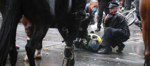 A colleague attends to a police officer who was injured when falling of a horse during scuffles with demonstrators at Downing Street during a Black Lives Matter march in London, Saturday, June 6, 2020, as people protest against the killing of George Floyd by police officers in Minneapolis, USA. A colleague attends to a police officer who was injured when falling of a horse during scuffles with demonstrators at Downing Street during a Black Lives Matter march in London, Saturday, June 6, 2020, as people protest against the killing of George Floyd by police officers in Minneapolis, USA. - Sputnik International